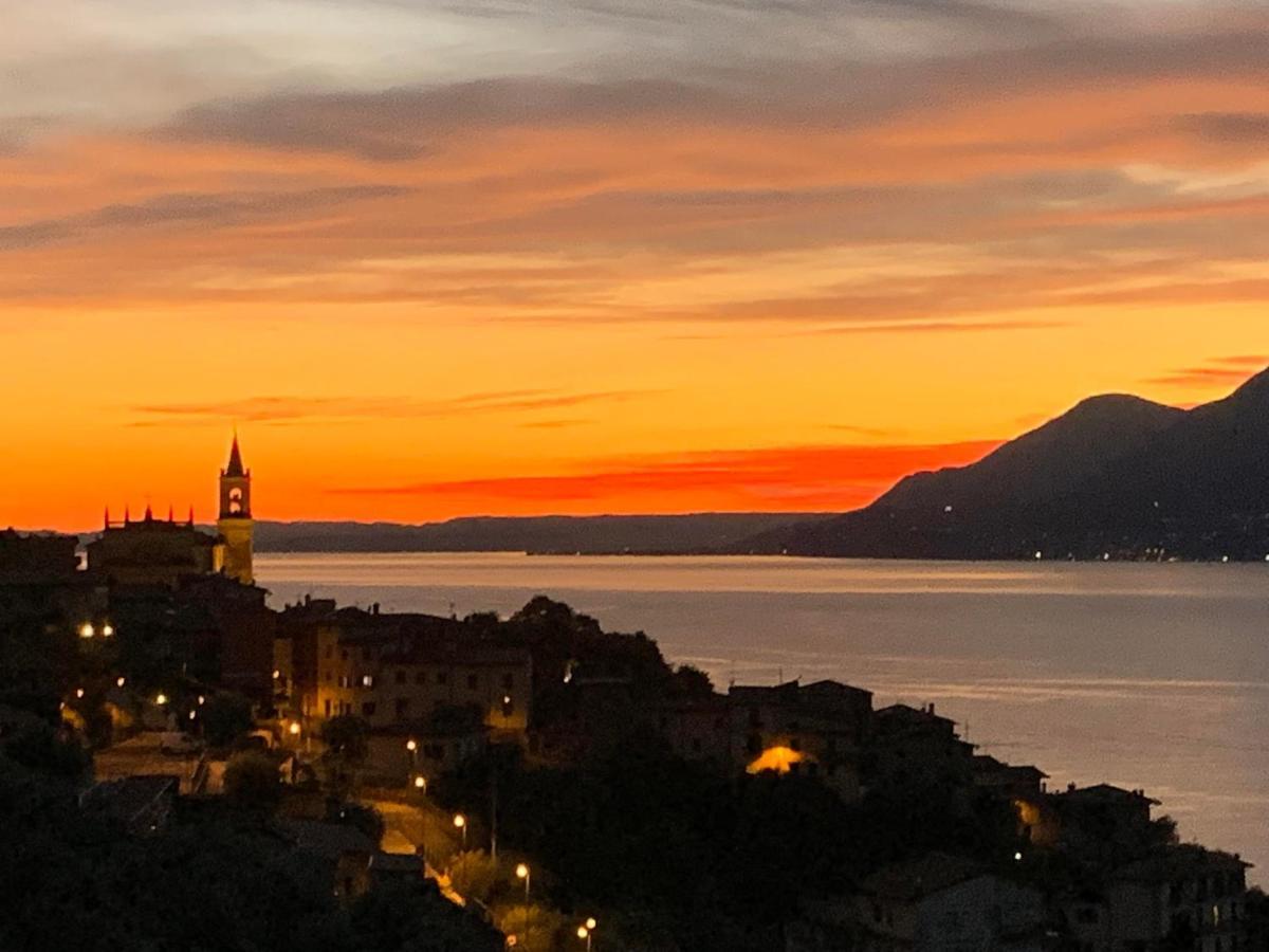 View Garda Lake Brenzone sul Garda Bagian luar foto