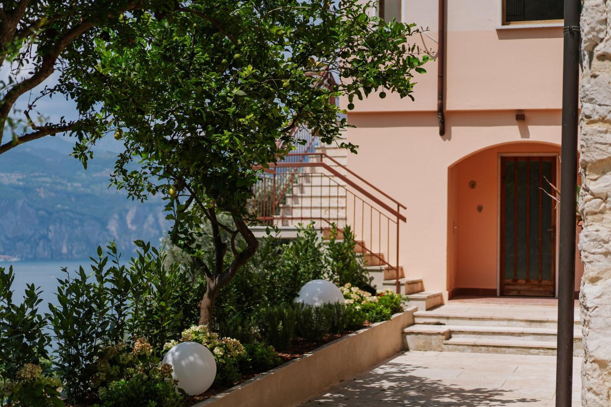 View Garda Lake Brenzone sul Garda Bagian luar foto