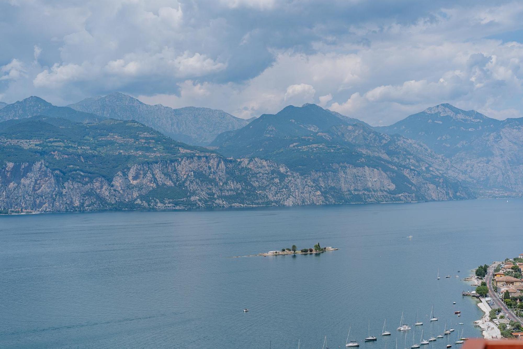 View Garda Lake Brenzone sul Garda Bagian luar foto