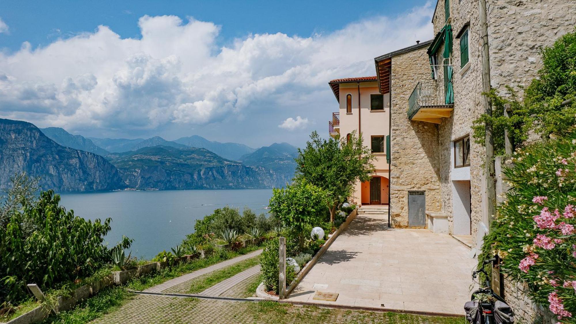View Garda Lake Brenzone sul Garda Bagian luar foto